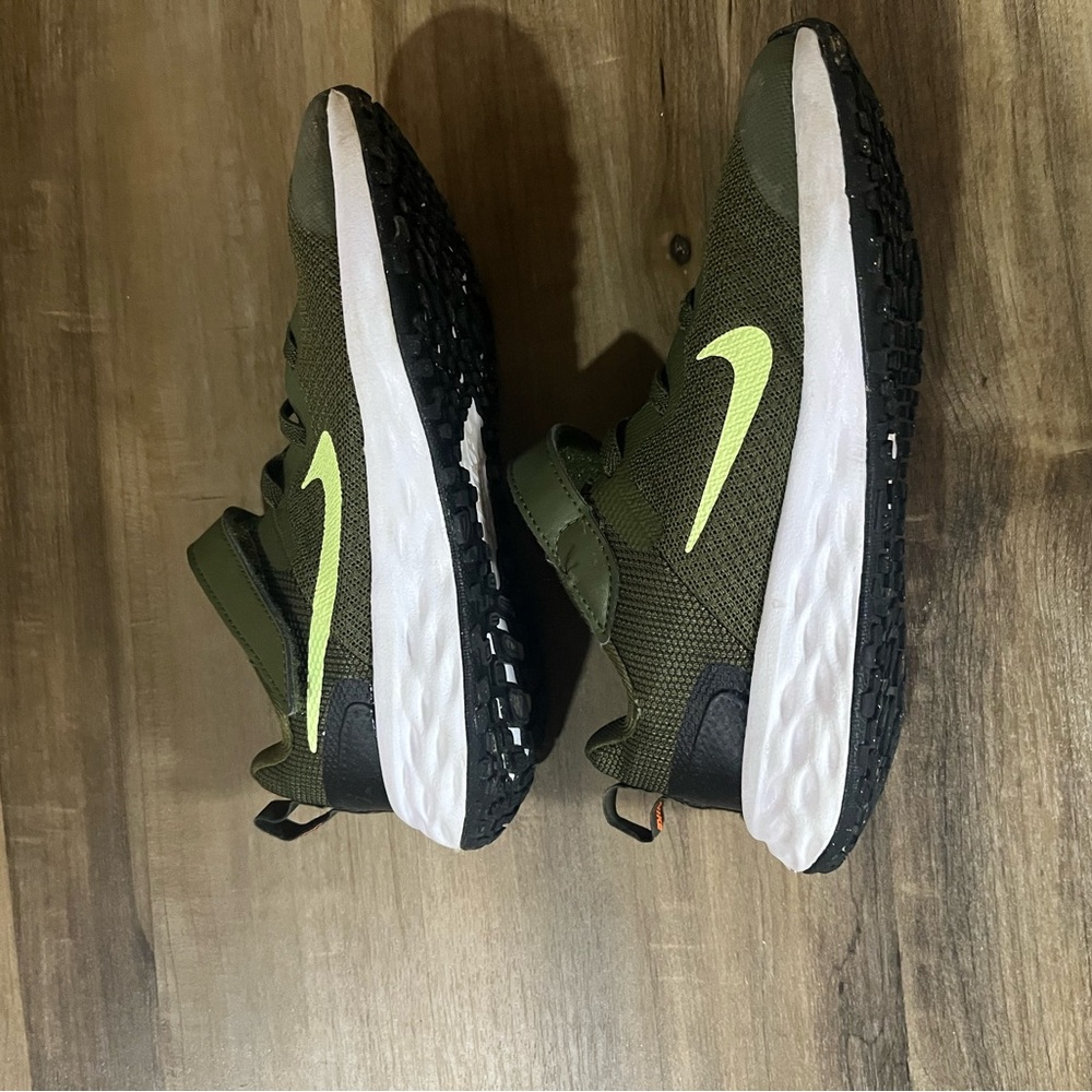 Nike Green Athletic Sneakers